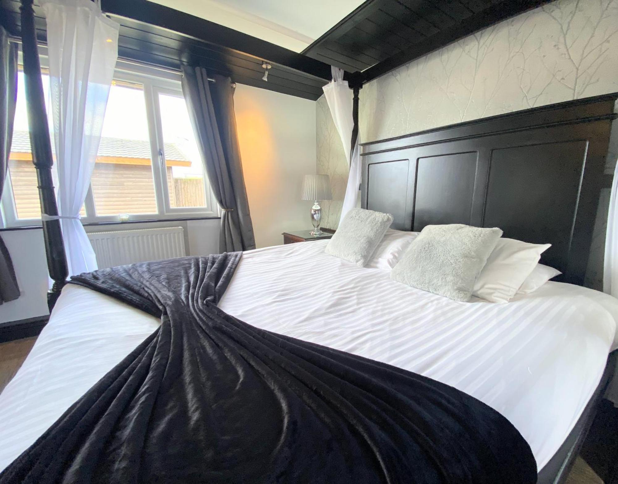 Villa Ochil 9 With Private Hot Tub - Fife - Loch Leven - Lomond Hills - Pet Friendly Kelty Exterior foto