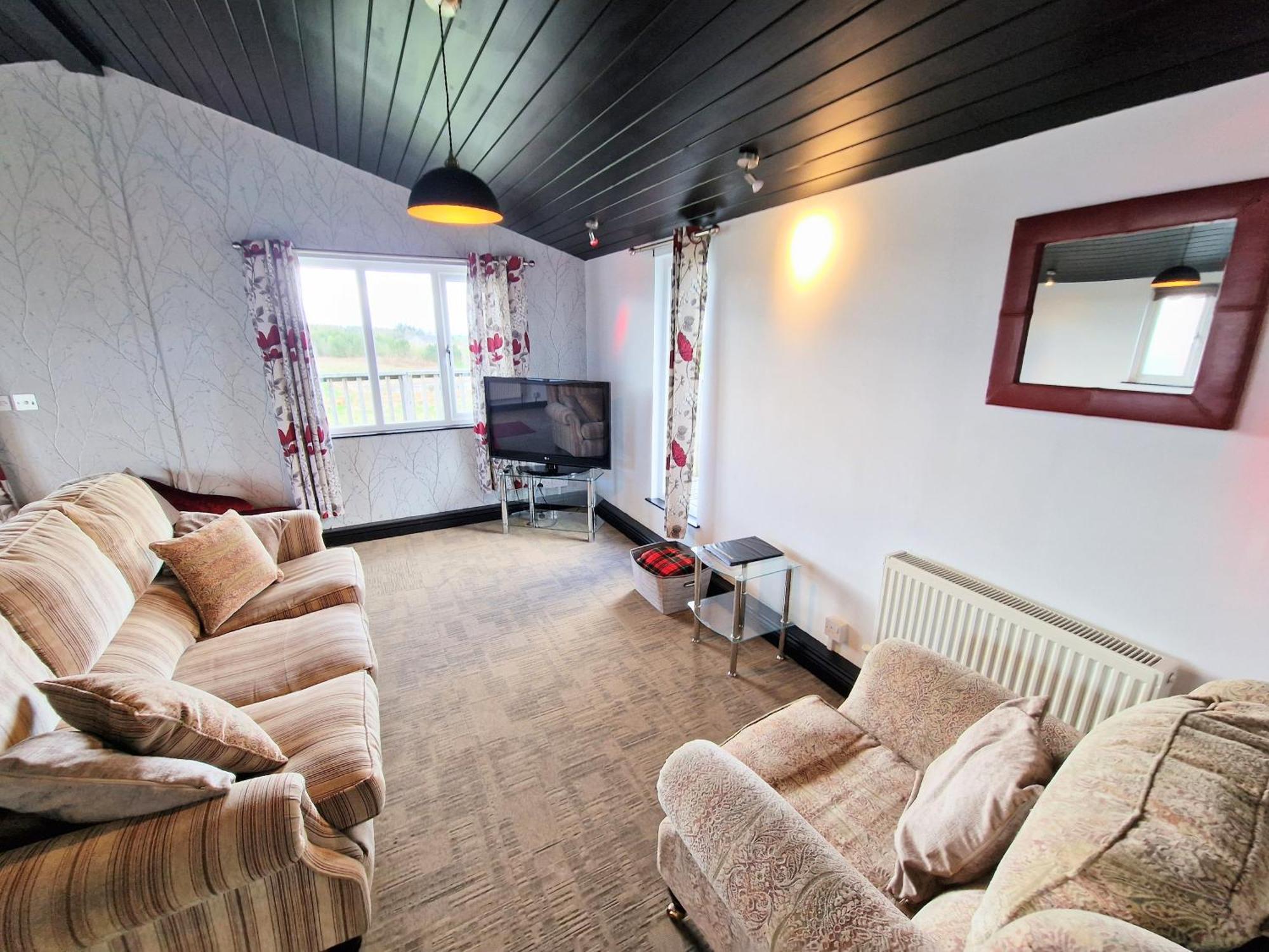 Villa Ochil 9 With Private Hot Tub - Fife - Loch Leven - Lomond Hills - Pet Friendly Kelty Exterior foto