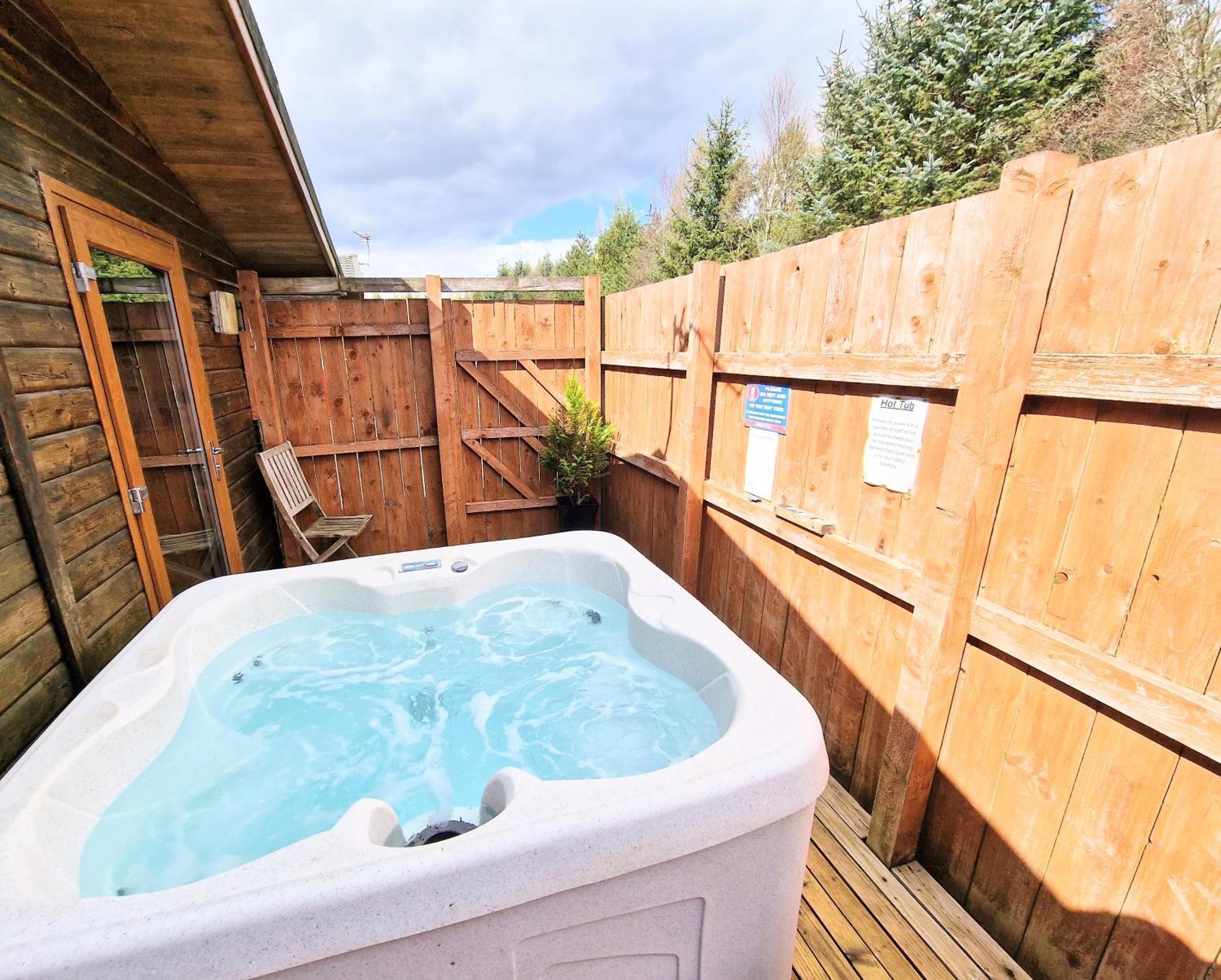Villa Ochil 9 With Private Hot Tub - Fife - Loch Leven - Lomond Hills - Pet Friendly Kelty Exterior foto